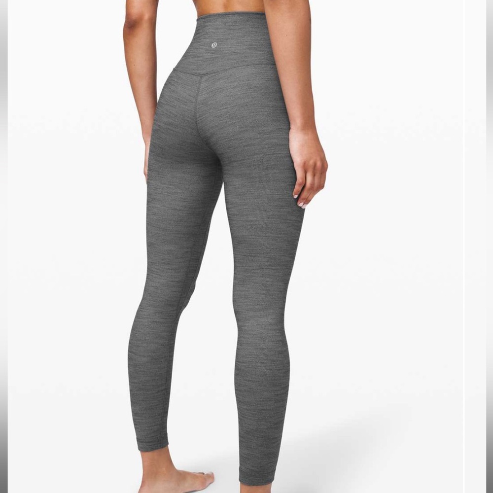 Lululemon aligns 25” (4)